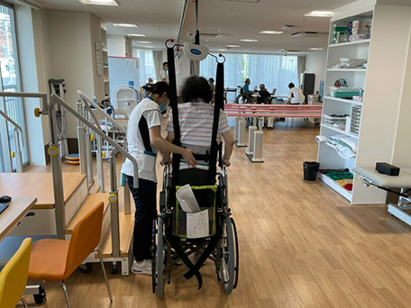 PT治療機器 天井走行リフトと体重免荷装置